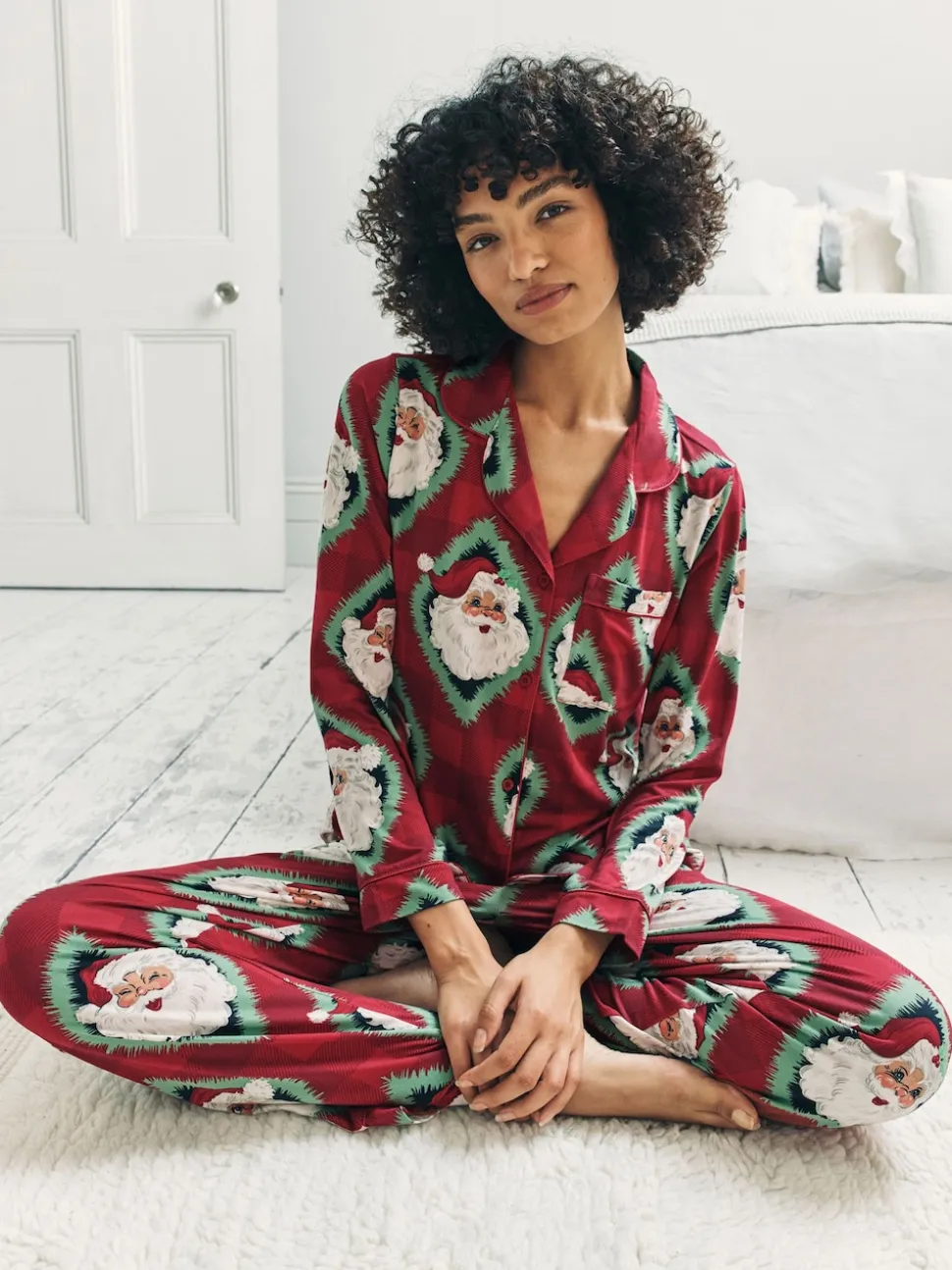 Chelsea Peers pyjama long imprimé Père Noël Jolly Santa