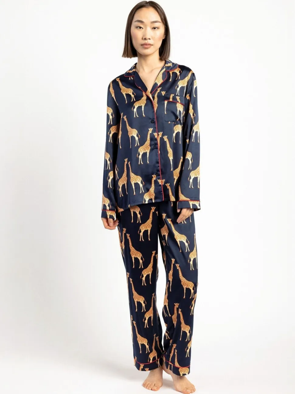 Chelsea Peers pyjama long imprimé girafe en satin
