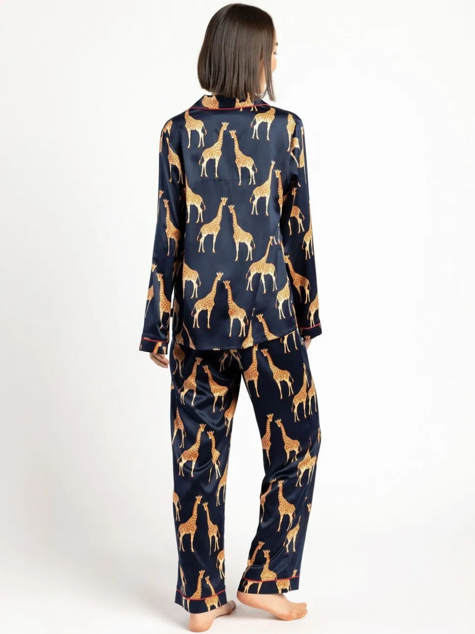 Chelsea Peers pyjama long imprimé girafe en satin