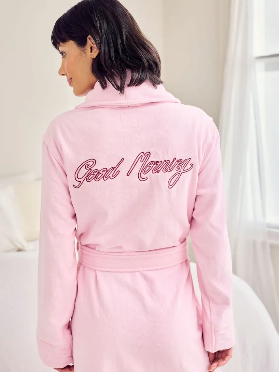 Chelsea Peers Robe de chambre en coton éponge brodée Good Morning