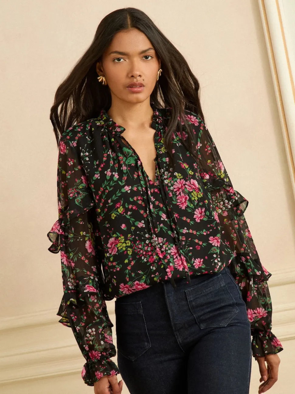 Chemisier Love & Roses à encolure crantée et poignets à volants