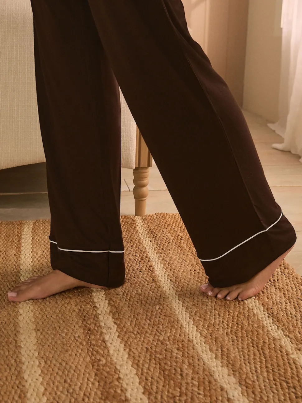 chocolat - Pyjama boutonné en modal de Laura Ashley