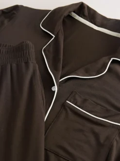 chocolat - Pyjama boutonné en modal de Laura Ashley