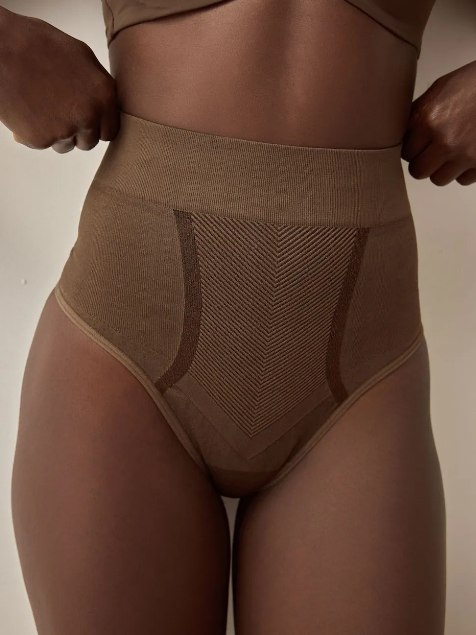 Chocolat Nude - Slips gainants fermes sans coutures pour le contrôle du ventre