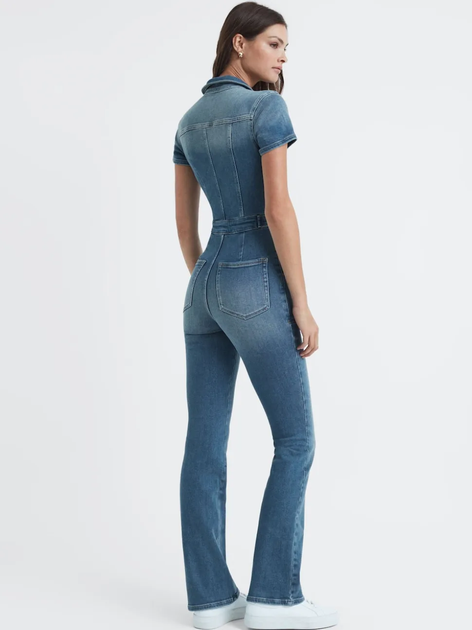 Combinaison en denim Good American évasée en bas