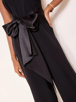 Combinaison Lipsy drapée en satin à col licou