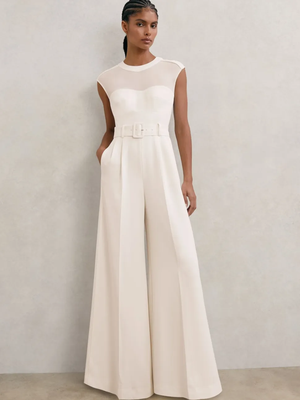 Combinaison-pantalon ceinturée à jambe large et empiècements transparents Reiss Alba