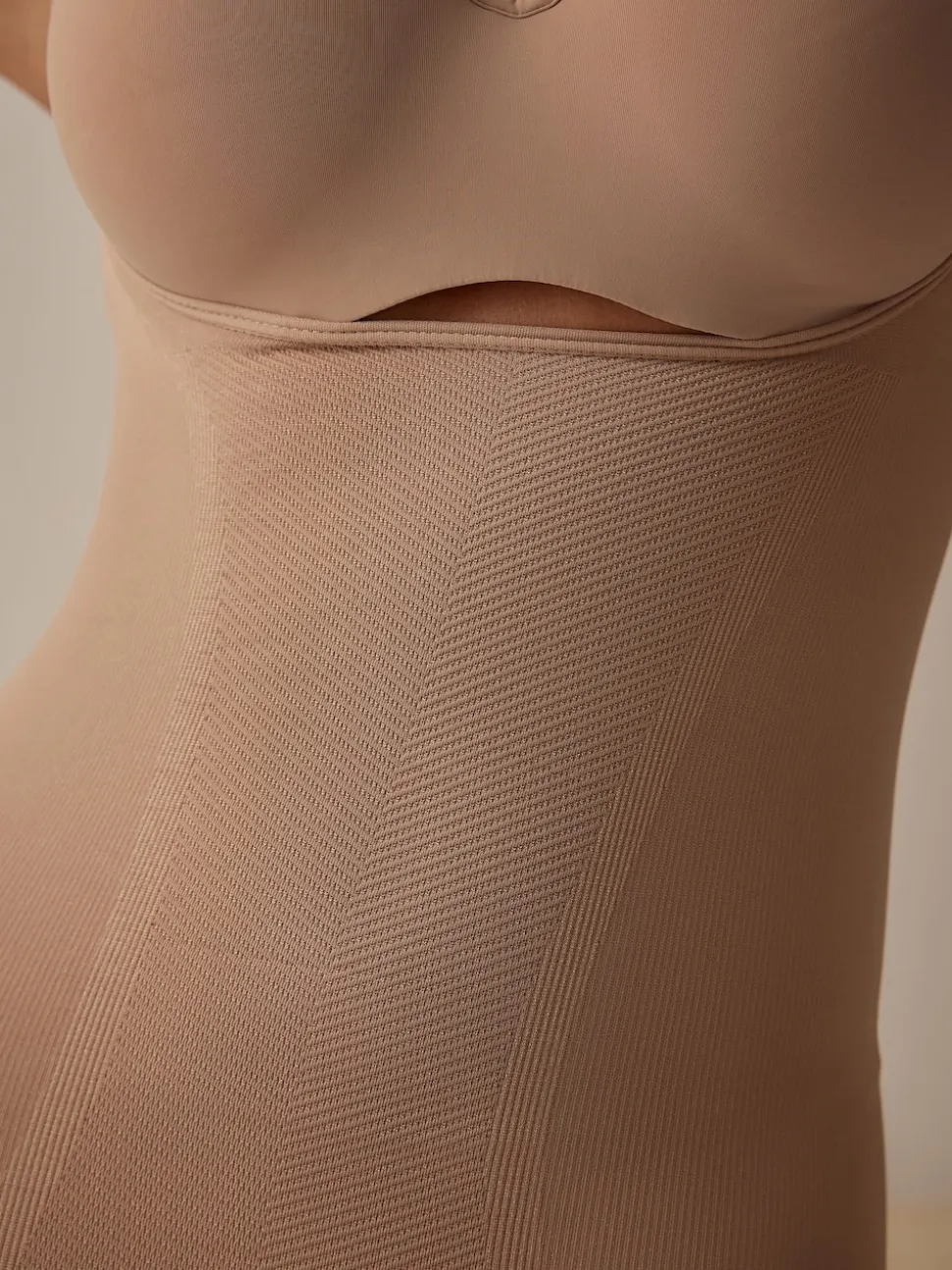 Couleur praline - Nuisette gainante au ventre sans soutien-gorge