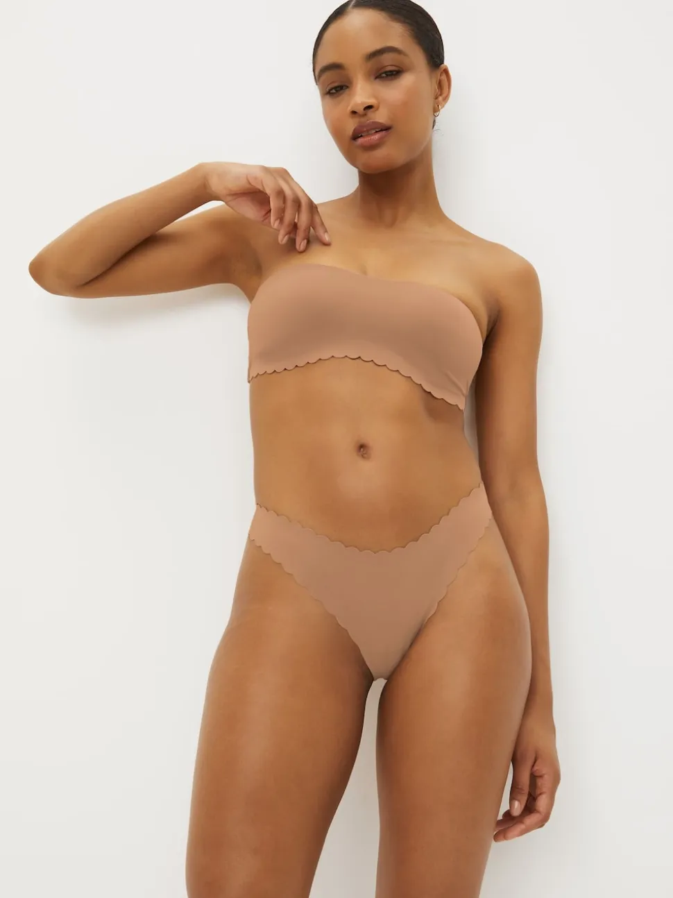 Couleur praline - Slip invisible à bord festonné