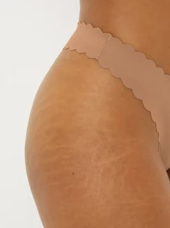 Couleur praline - Slip invisible à bord festonné