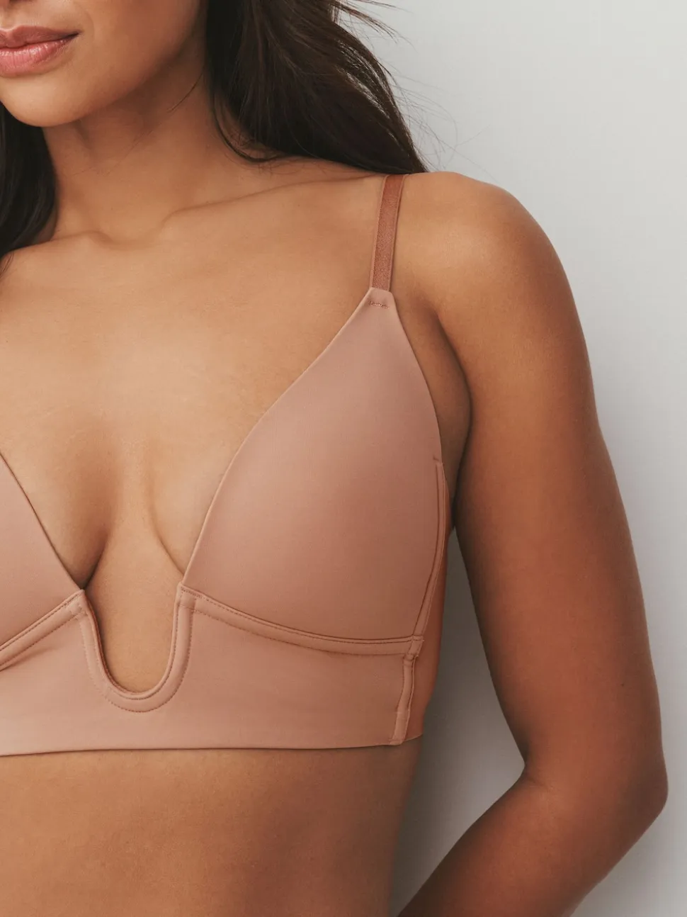 Couleur praline - Soutien-gorge multiposition A-E à décolleté plongeant profond