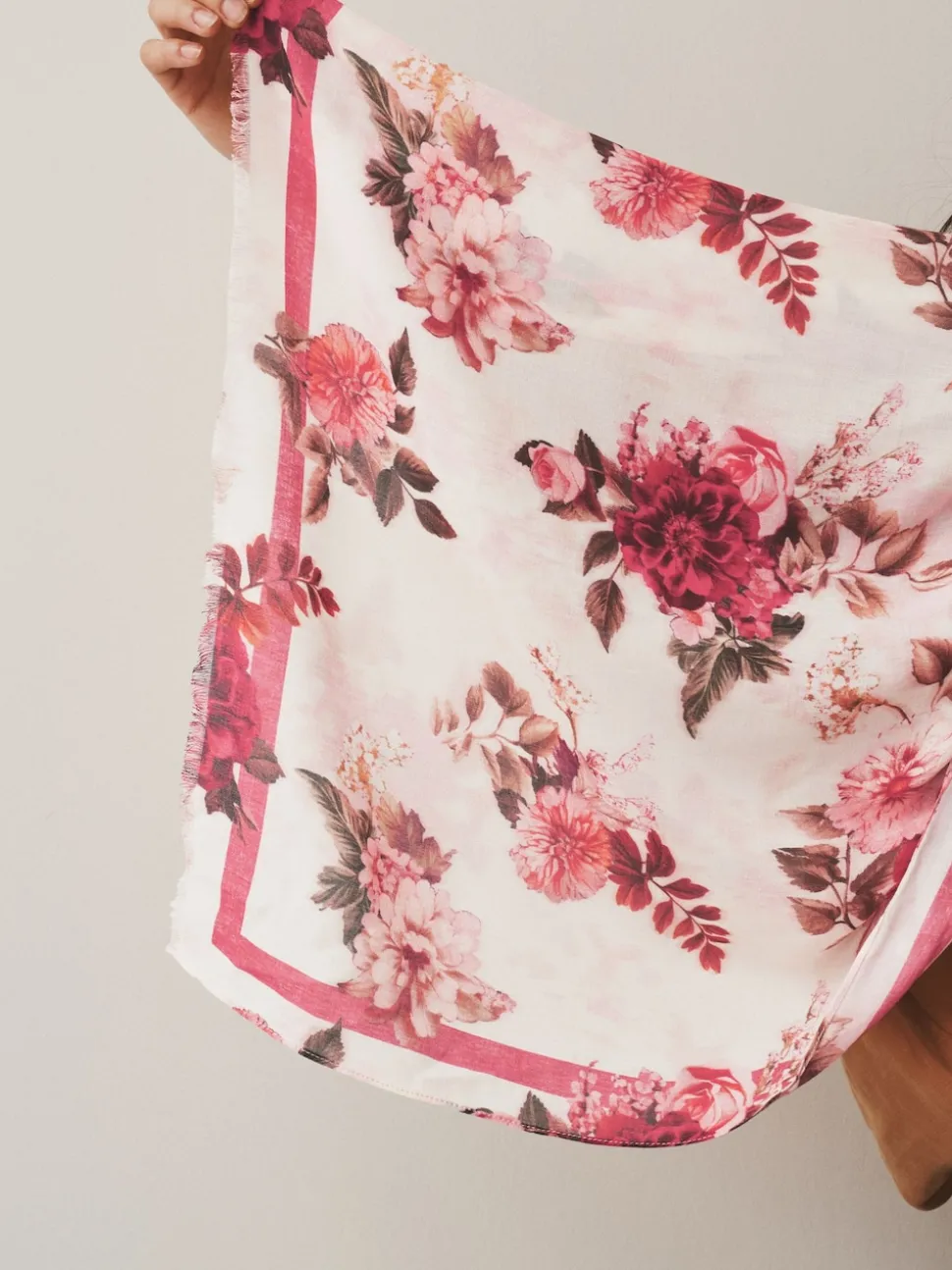 Cream/Rouge à fleurs - Écharpe légère
