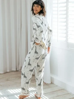 Crème - Chelsea Peers pyjama long boutonné à la girafe