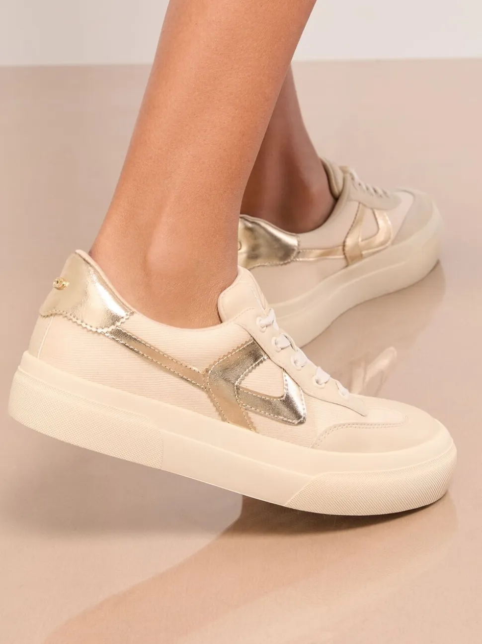 Crème - Lipsy Baskets de sport à lacets en toile épaisse