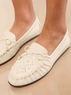 Crème - Lipsy Mocassins décontractés cloutés en similicuir