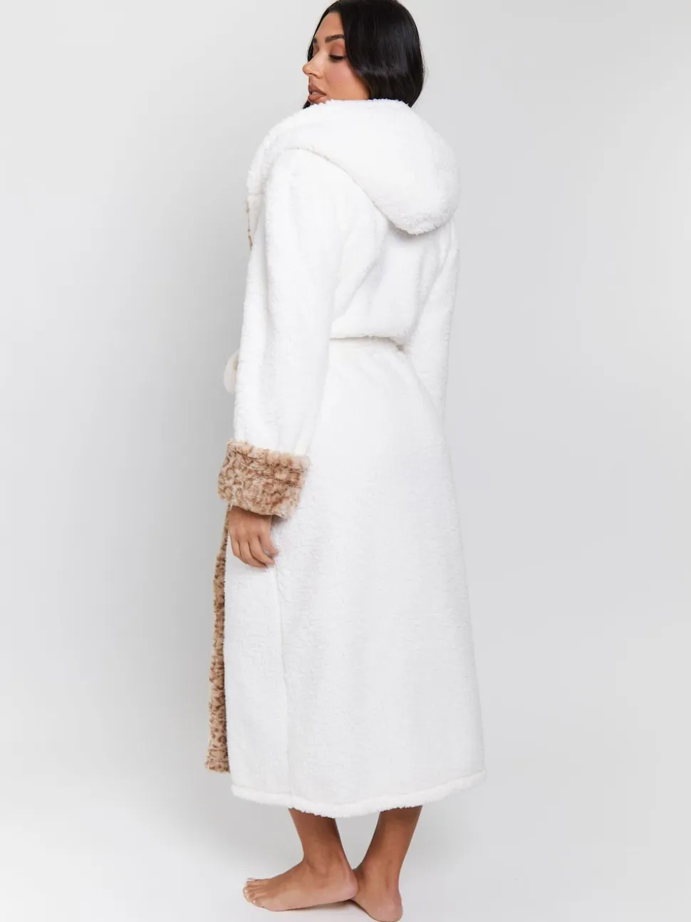 Crème - Robe de chambre mi-longue Loungeable bordée de fausse fourrure imprimé léopard