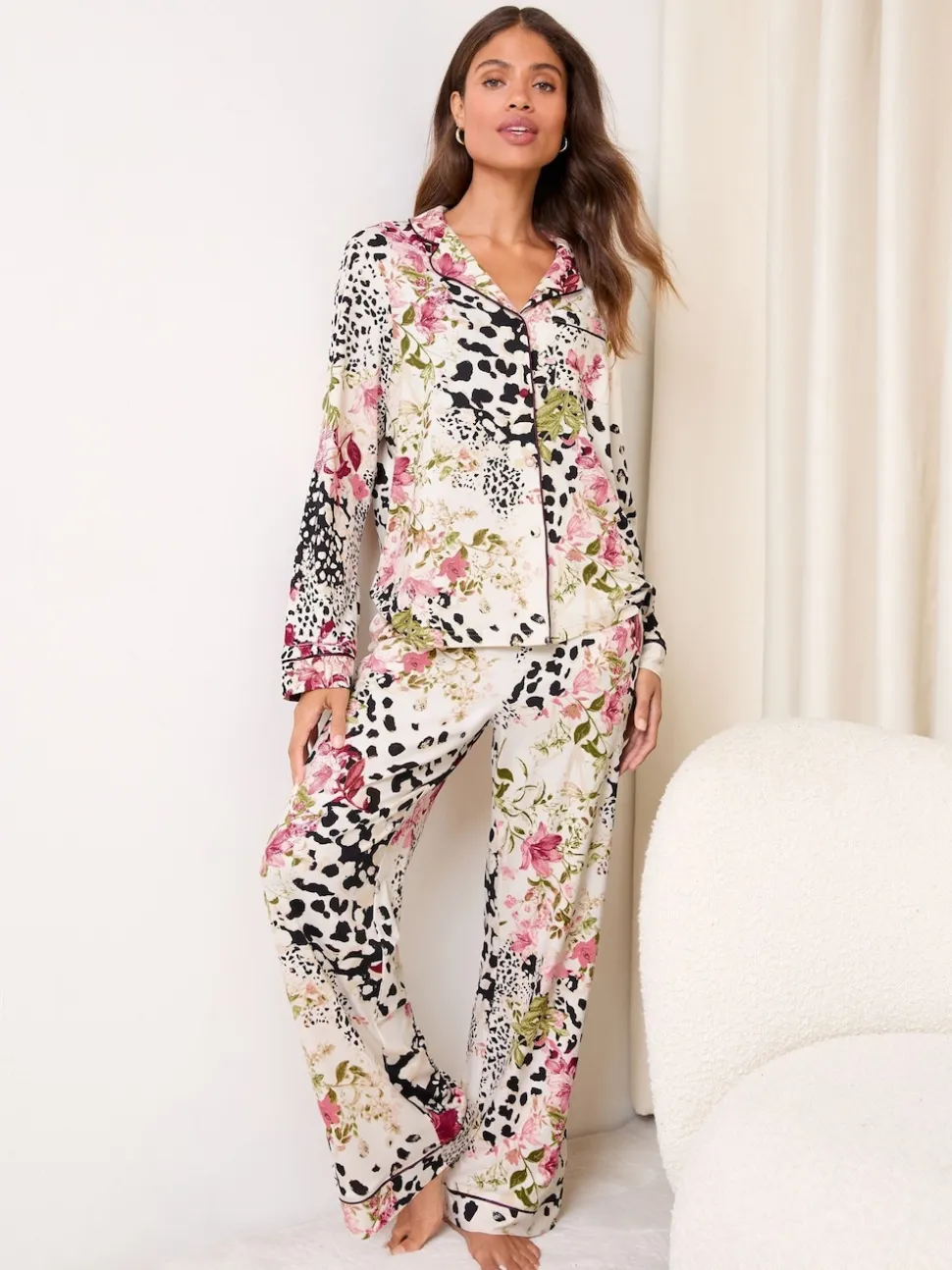 Crème Animal Fleuri - Lipsy Imprimé Jersey Manches longues et pantalons pyjama bordé de satin