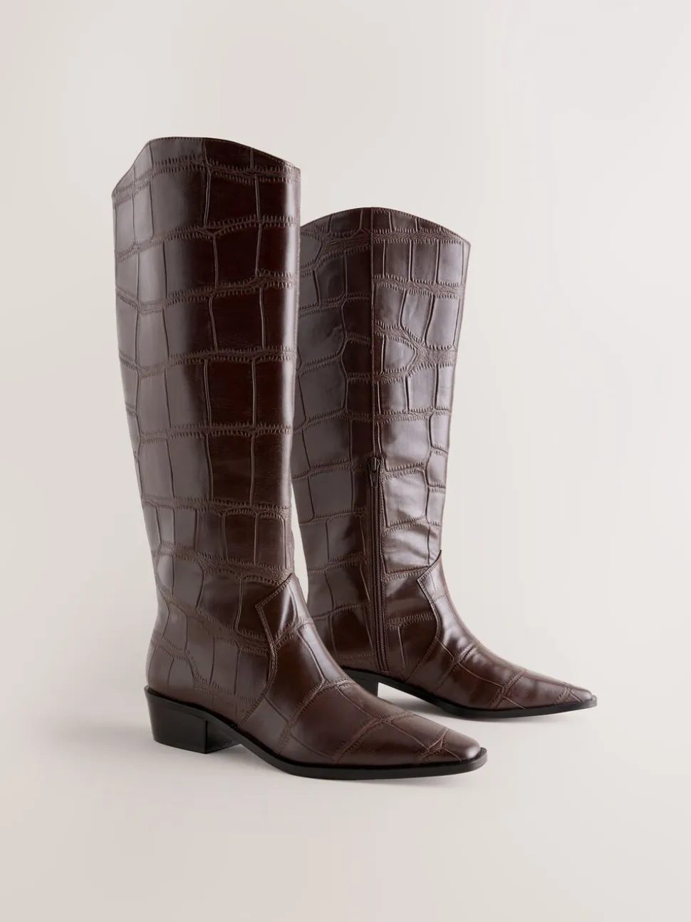 Croco Marron chocolat en relief - Bottes Forever Comfort® hauteur genou à bout pointu
