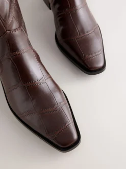 Croco Marron chocolat en relief - Bottes Forever Comfort® hauteur genou à bout pointu