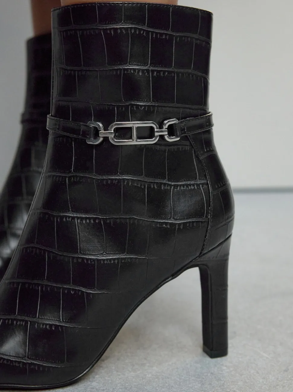 Croco noir en relief - Bottines à talons Forever Comfort® avec quincaillerie