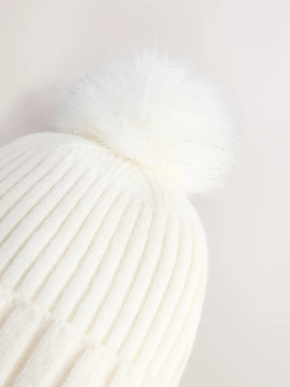 écru - Bonnet à pompon en maille côtelée