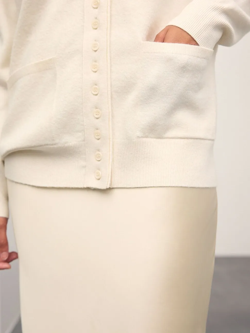 écru - Cardigan ultra-doux à col en V avec poches