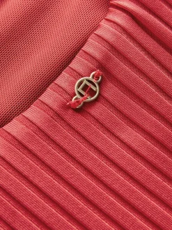 Côtes rouges - Maillot de bain plongeant et galbant avec contrôle du ventre