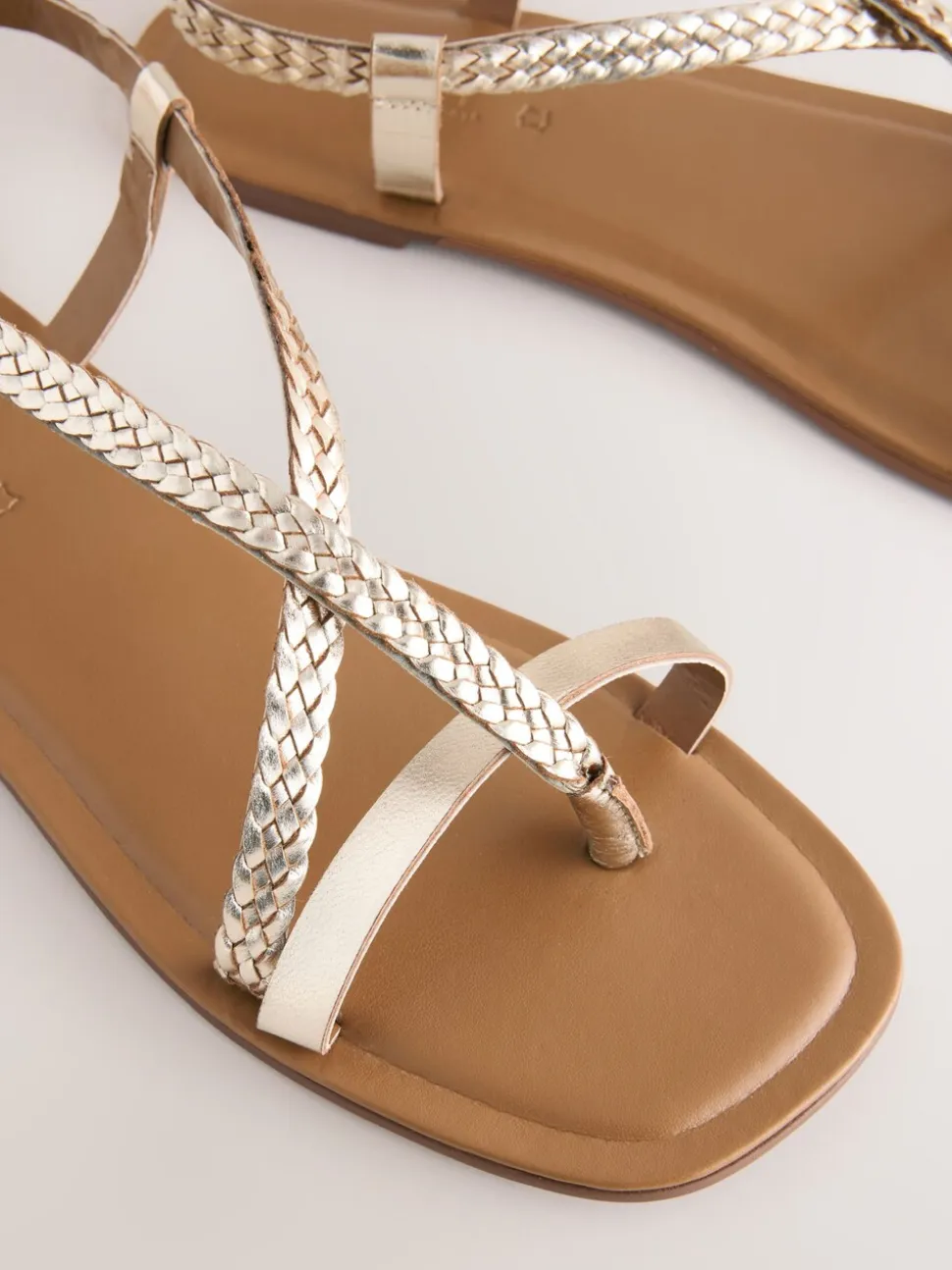 Cuir or rose - String tressé à entredoigt