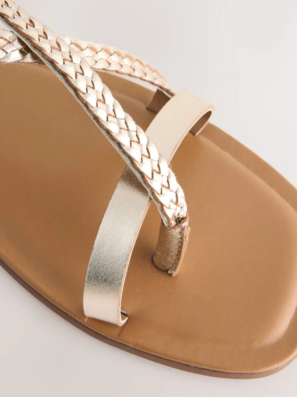 Cuir or rose - String tressé à entredoigt