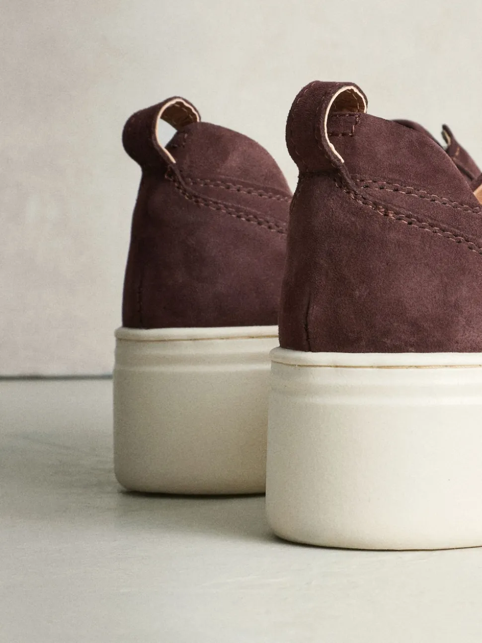 Daim marron chocolat - Baskets Signature en cuir à plateforme compensée épaisse