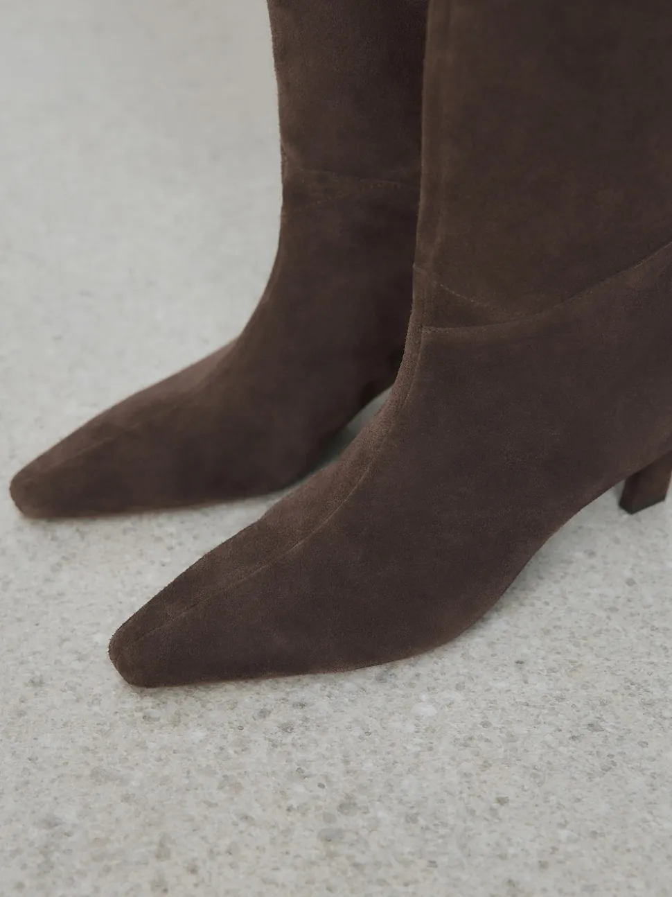 Daim marron chocolat - Bottes à talons Forever Comfort® à bout pointu
