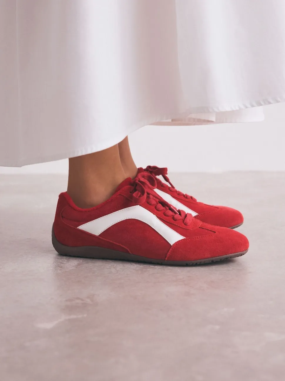 Daim rouge - Baskets à lacets Forever Comfort® en cuir à semelle slim