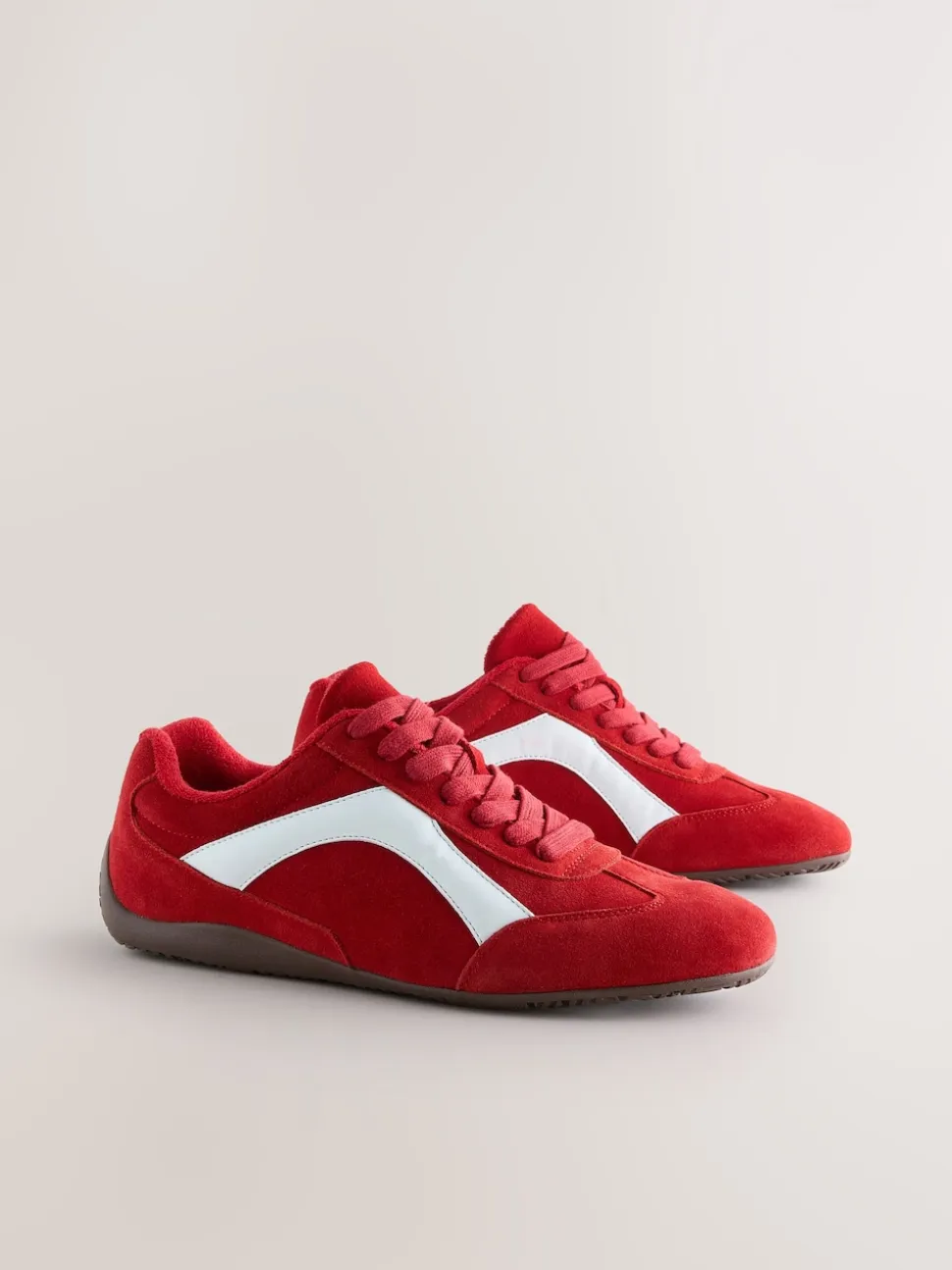 Daim rouge - Baskets à lacets Forever Comfort® en cuir à semelle slim