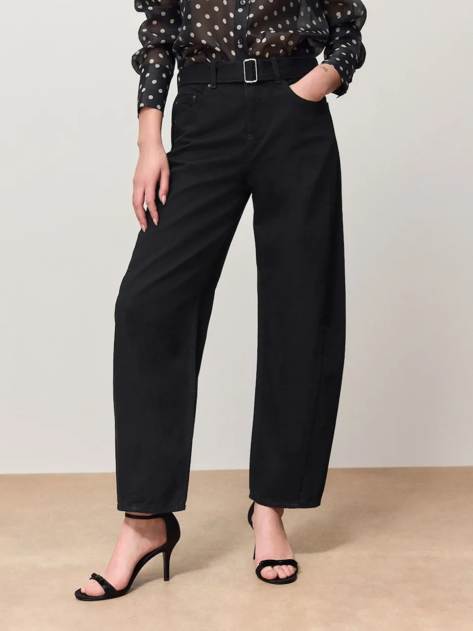 Denim noir - Jean barrel ceinturé
