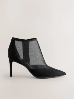 Détail en maille noire - Bottes à bout pointu avec barre en T