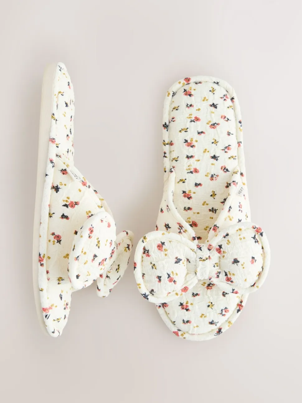 Ecru Floral - Chaussons à glissière avec nœud