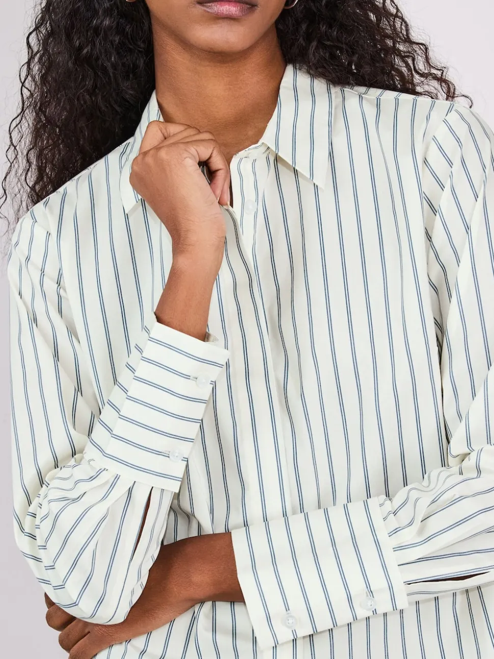 Ecru/Marine - Chemise extensible ajustée Essential à manches longues