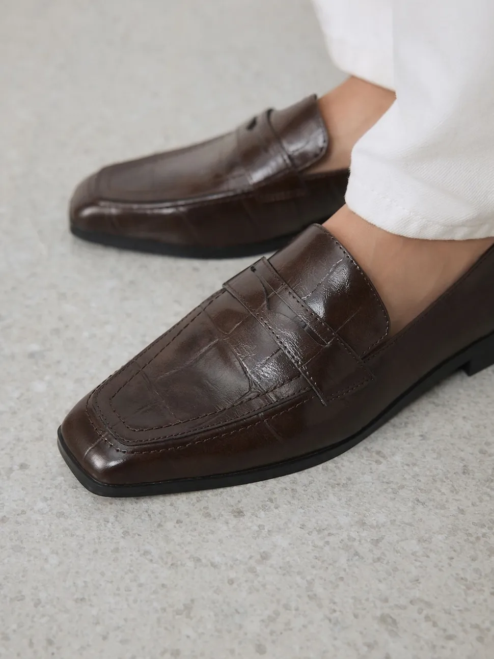 Effet croco Marron chocolat - Mocassins Forever Comfort® à bout carré