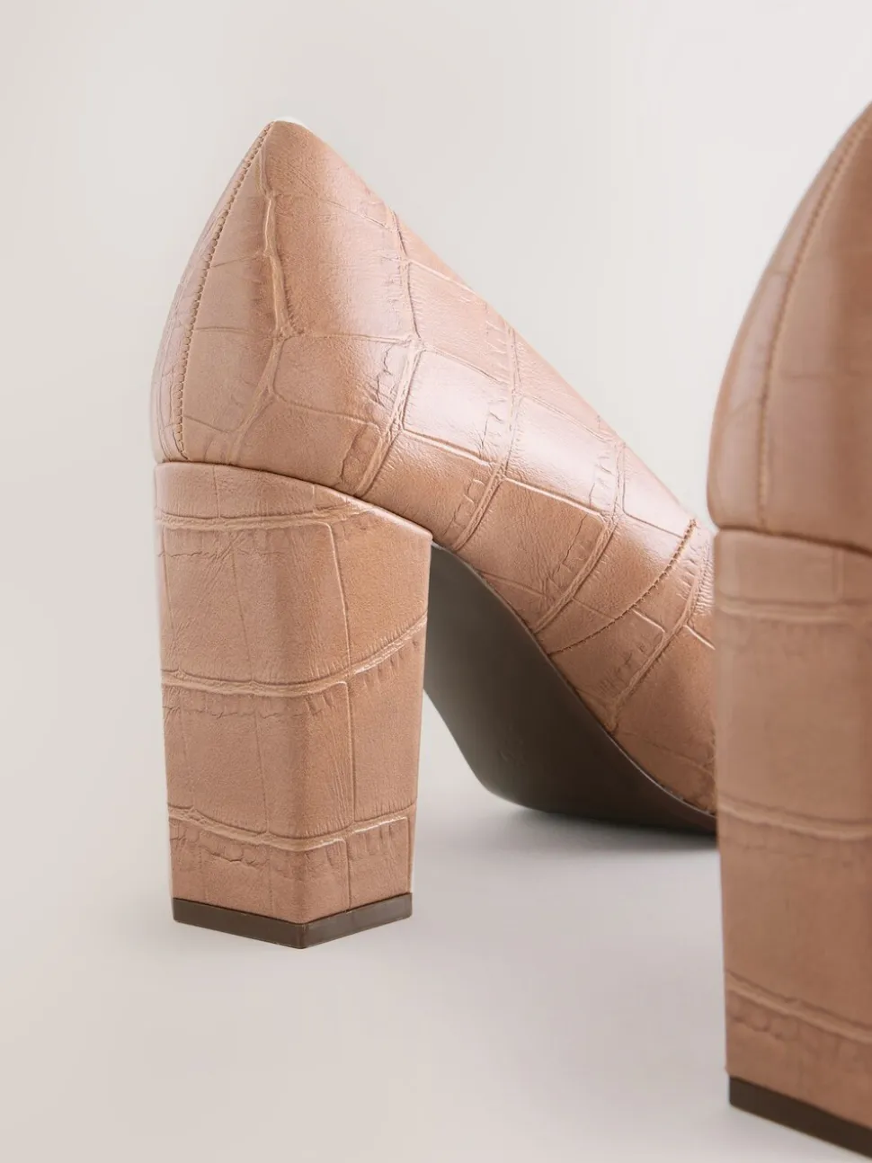 Effet Crocs camel - Chaussures à talons Forever Comfort® à bout carré
