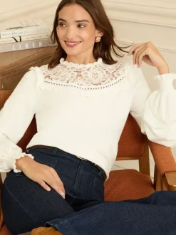 Empiècement en dentelle blanche - Pull Love & Roses en maille