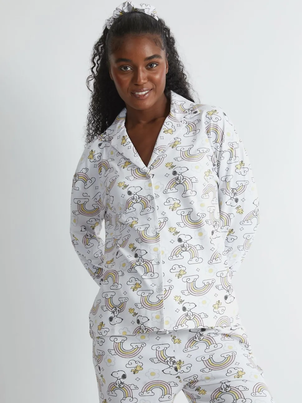 Ensemble de pyjama Skinnydip Peanuts x Skinnydip Snoopy imprimé arc-en-ciel écru
