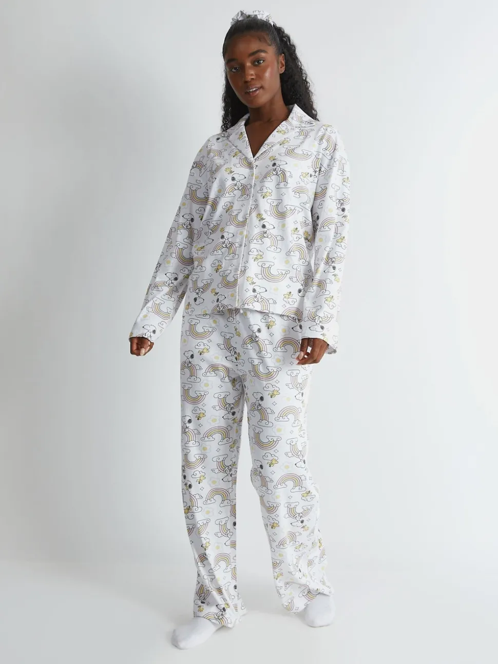 Ensemble de pyjama Skinnydip Peanuts x Skinnydip Snoopy imprimé arc-en-ciel écru