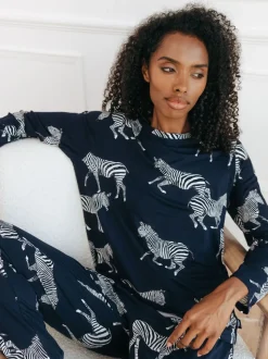 Ensemble pyjama classique zébré de Chelsea Peers, bleu marine