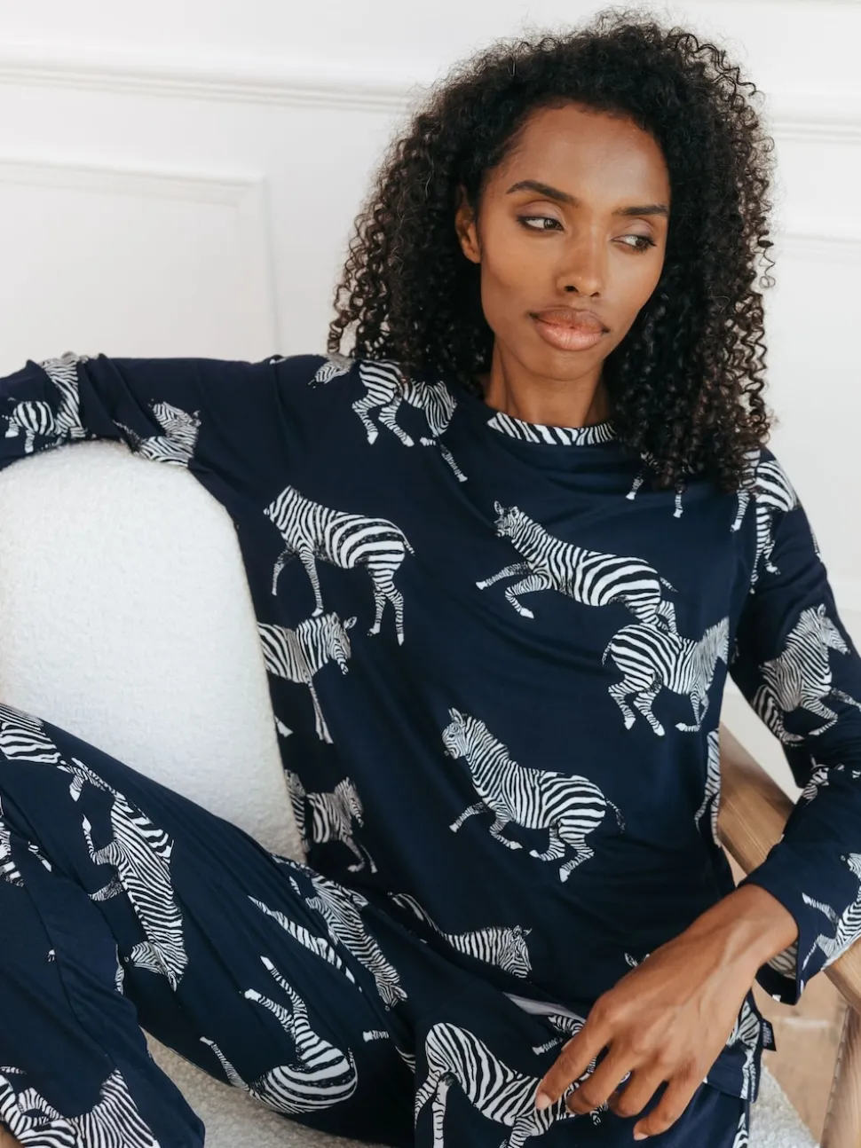 Ensemble pyjama classique zébré de Chelsea Peers, bleu marine