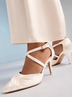 Escarpin de mariée Friends Like These en satin à lanières croisées et talons mi-hauts