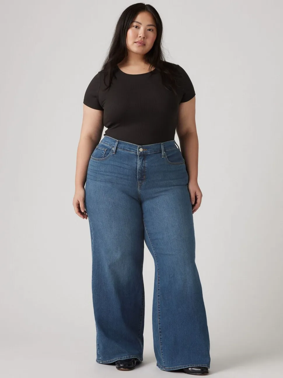Filles astucieuses - ® Levi'sJean large à 318 courbes