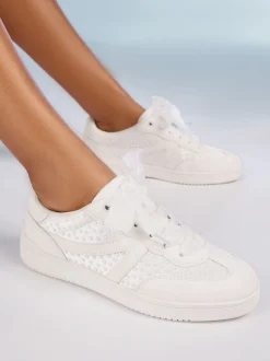 Friends Like These Baskets de mariage plats à lacets en cuir
