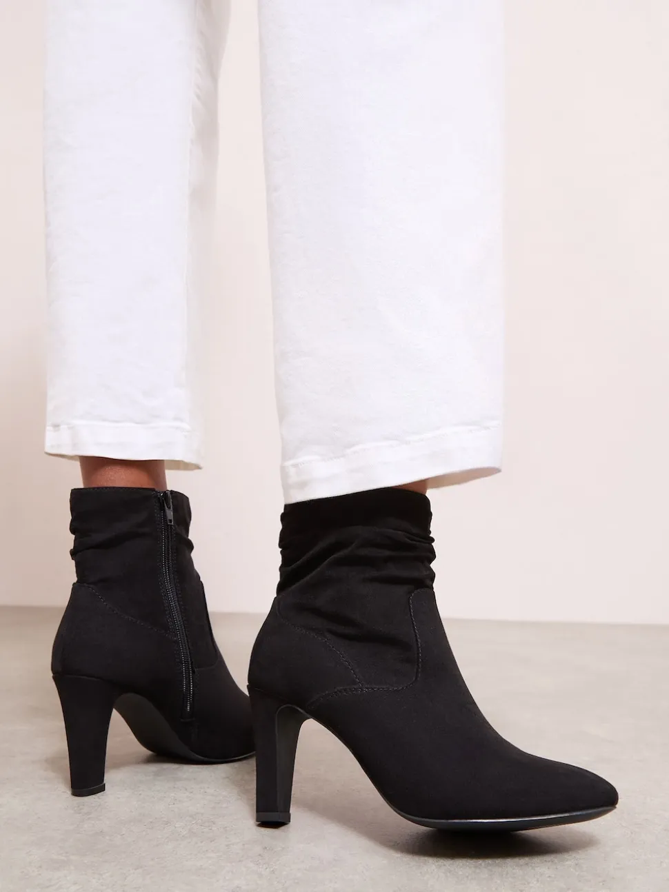 Friends Like These bottines en faux daim froncé à talon moyen