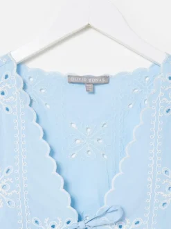Gilet Oliver Bonas Light Broderie festonné à nouer sur le devant