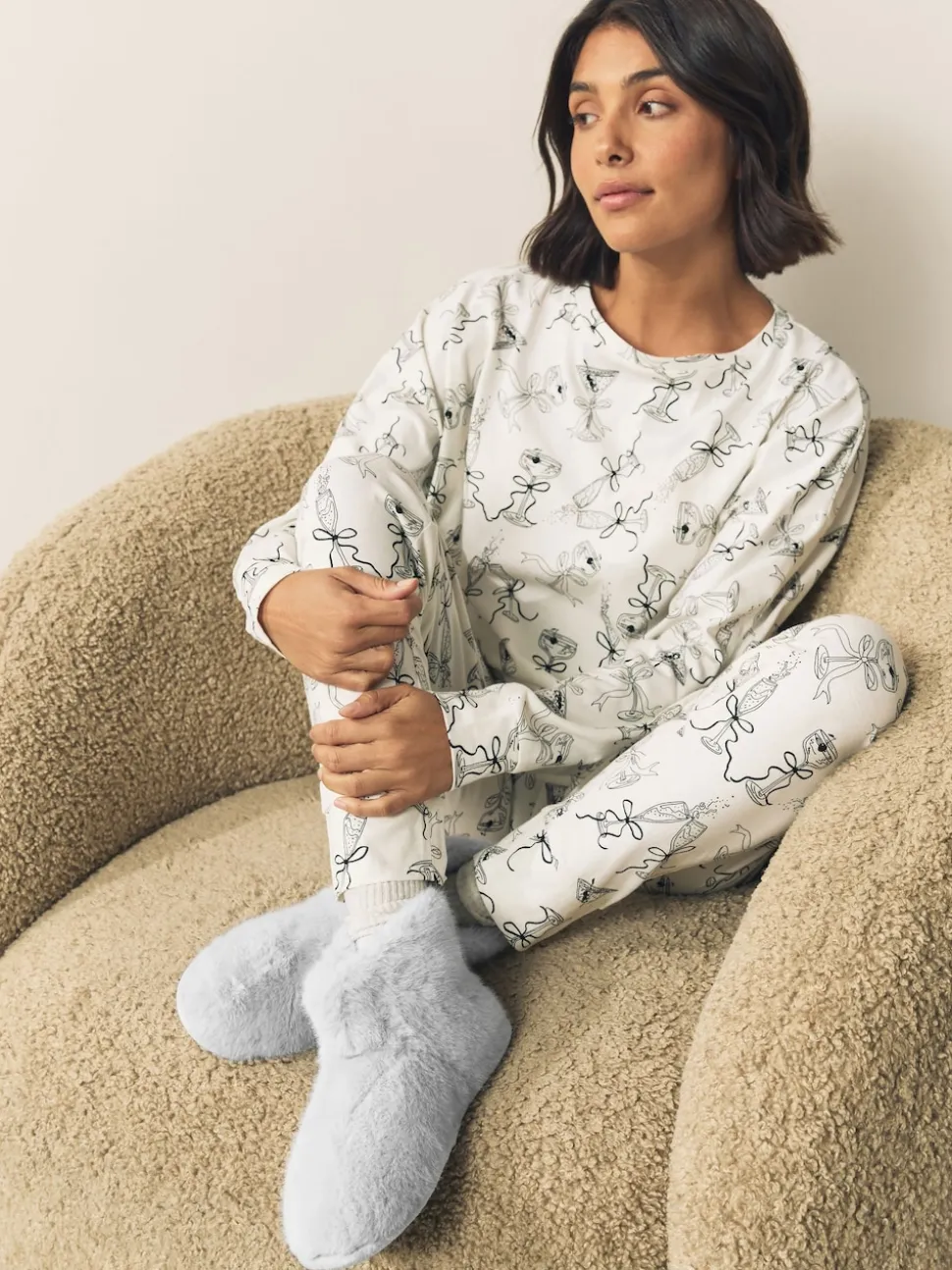 Gris - Chaussons style boots en fausse fourrure